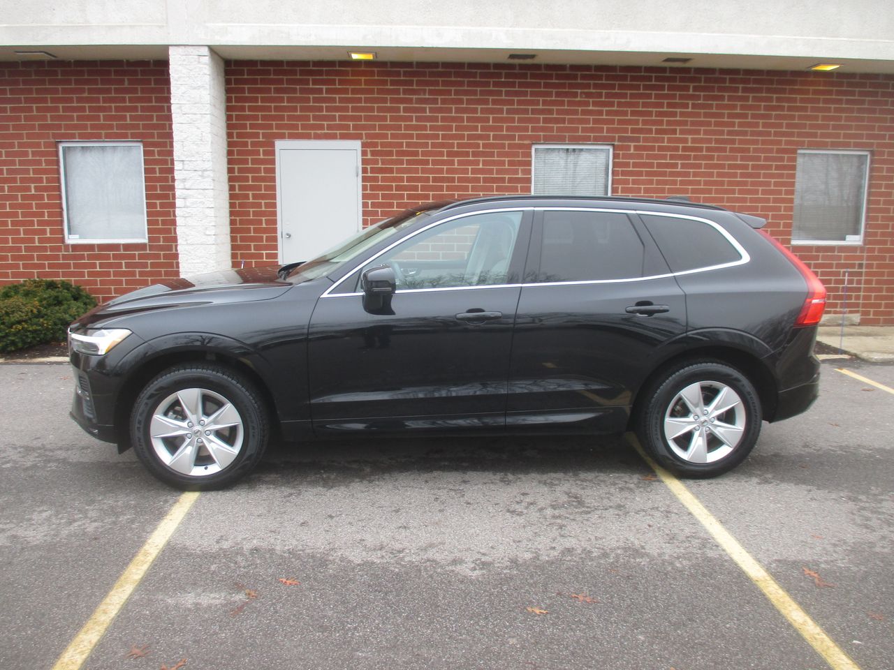 2022 Volvo XC60 T8 Momentum Hybrid AWD