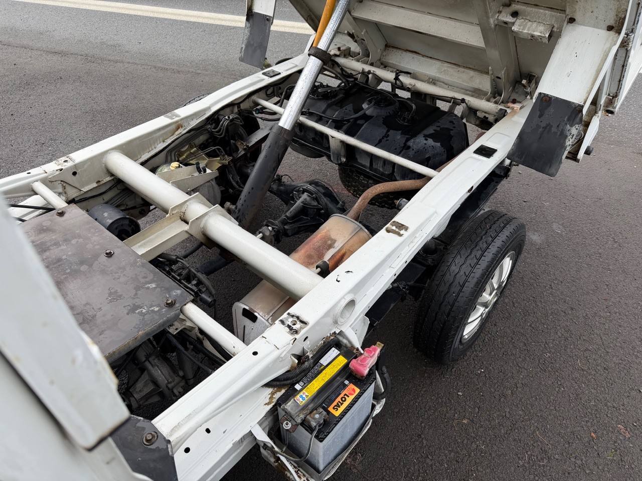 2000 Mitsubishi Minicab HD Dump 4WD, 2Hi-4Hi-4Lo, AC, PS, 5MT, LSD