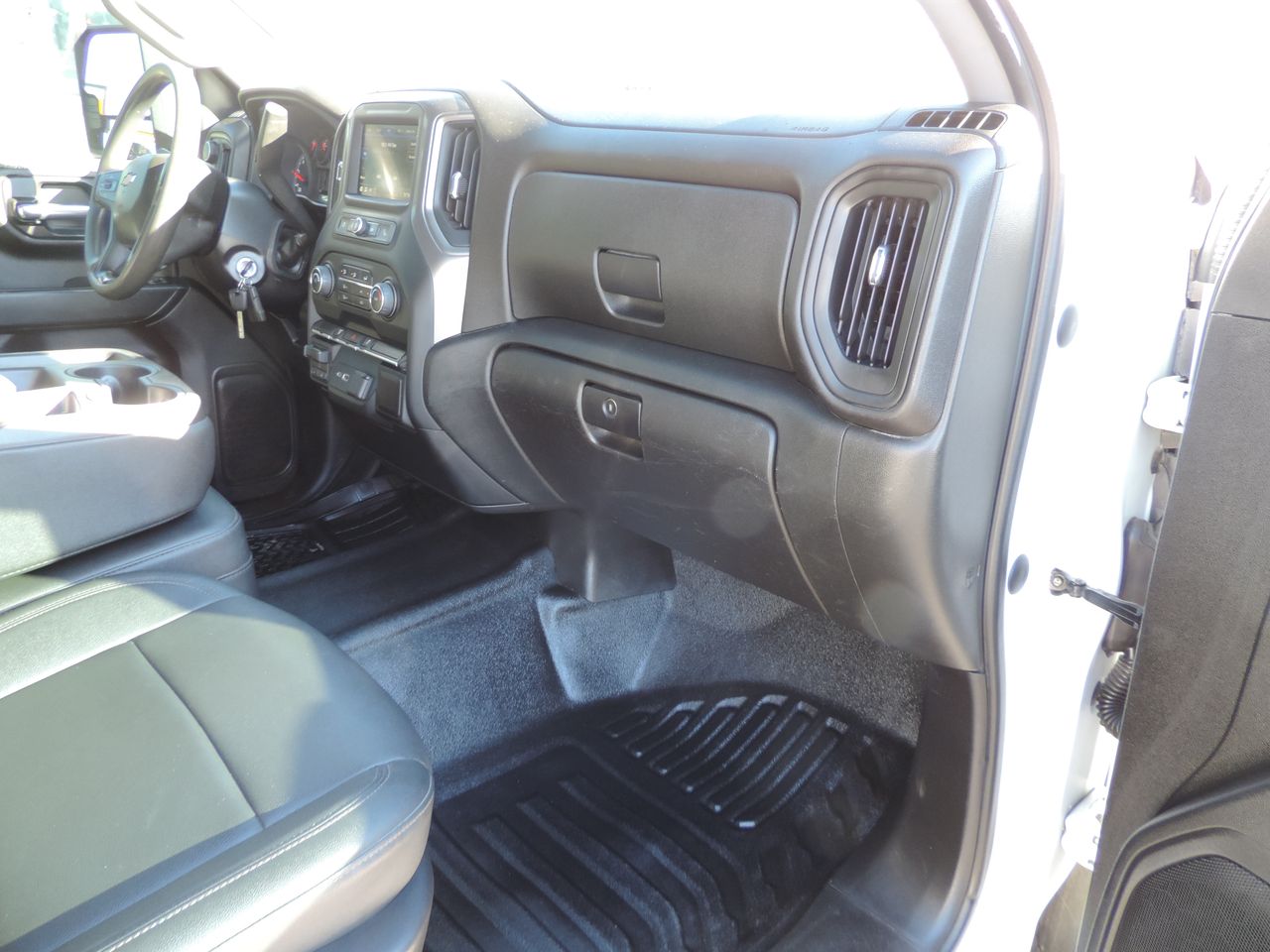 2023 Chevrolet Silverado 3500HD Reg. Cab W/T Flatbed DRW 4WD