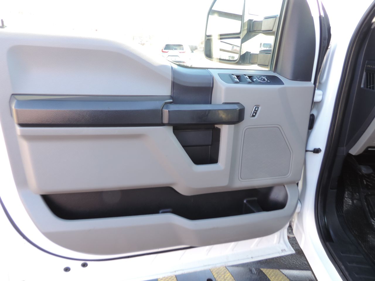 2022 Ford F-350 SD Crew Cab XL Flatbed DRW 4WD