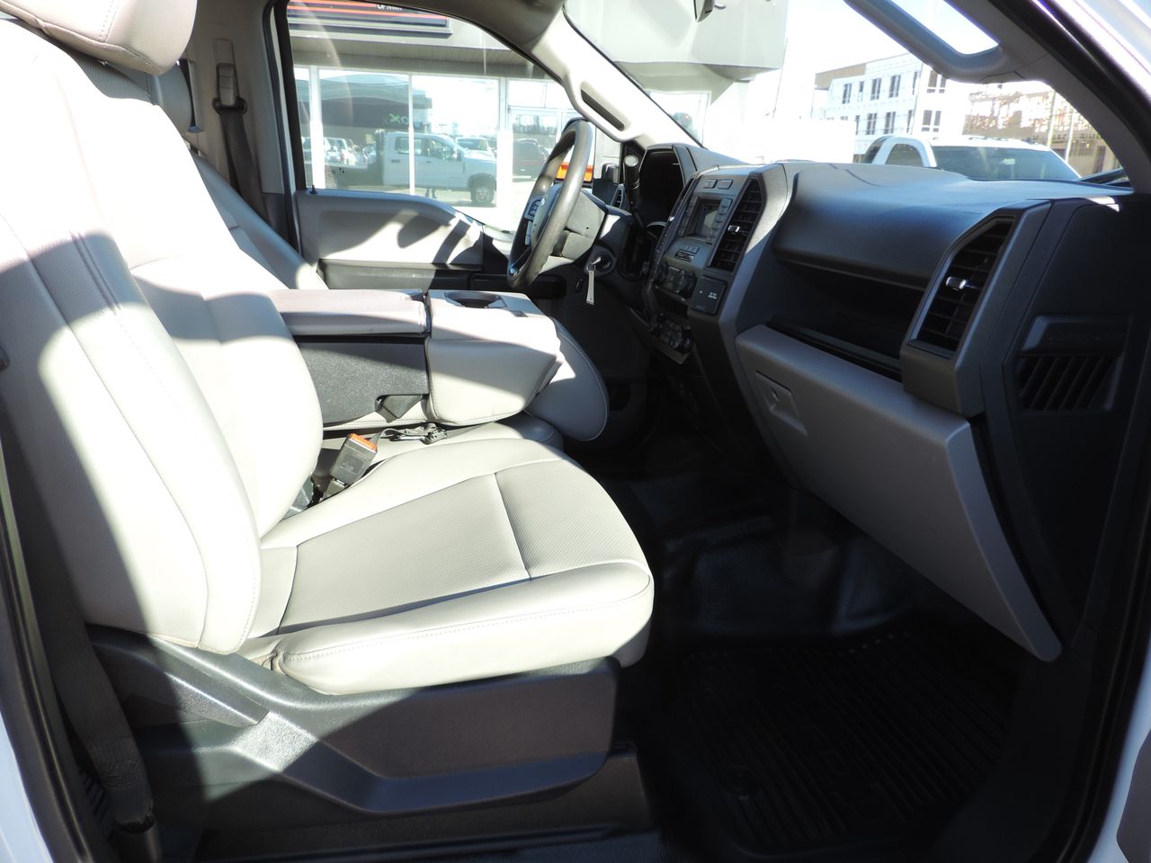 2022 Ford F-350 SD Crew Cab XL Flatbed DRW 4WD