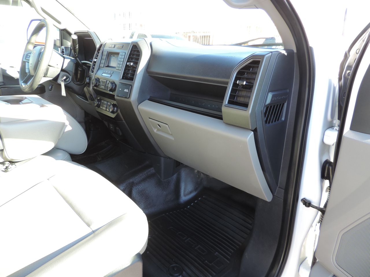 2022 Ford F-350 SD Crew Cab XL Flatbed DRW 4WD