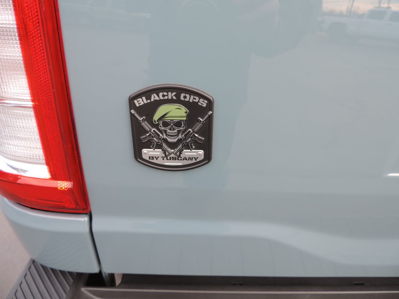 2023 Ford F-150 SuperCrew Lariat Black Ops 4WD
