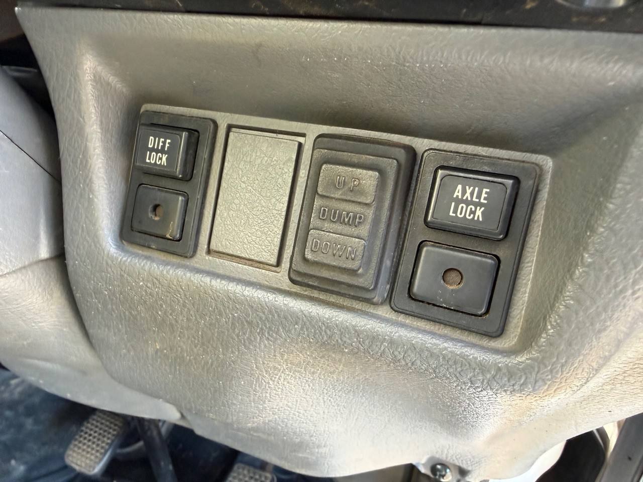 1998 Suzuki Carry Dump 4WD, 2Hi-4Hi, EL Gear, AC, 5MT, Difflock