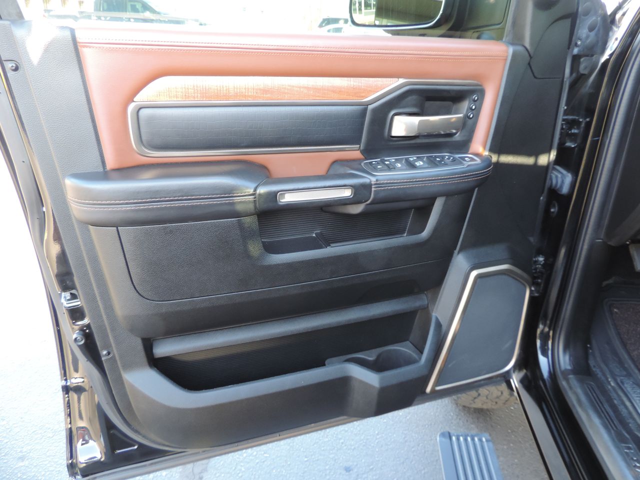 2022 RAM 3500 Crew Cab Longhorn Flatbed 4WD DRW