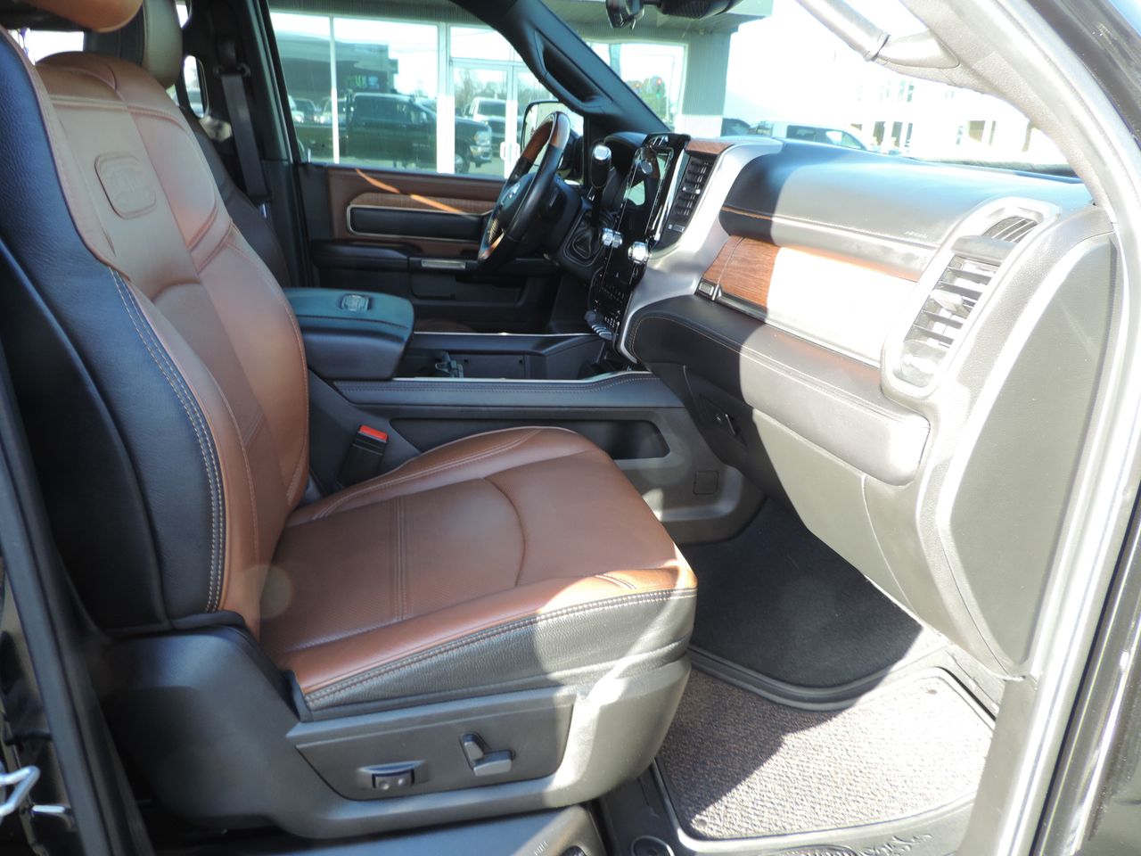 2022 RAM 3500 Crew Cab Longhorn Flatbed 4WD DRW