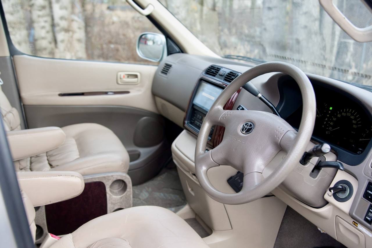 1999 Toyota Granvia Grand Hiace Modelista High Roof V6, Automatic