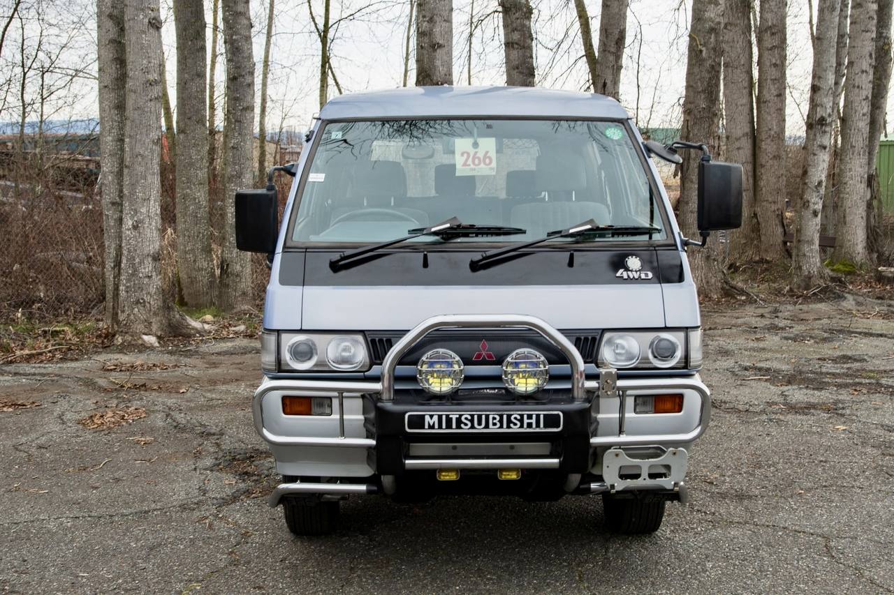 1993 Mitsubishi Delica Turbo Diesel 4WD, PS, PL, PW, Dual AC, 5MT