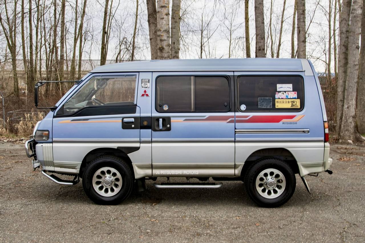 1993 Mitsubishi Delica Turbo Diesel 4WD, PS, PL, PW, Dual AC, 5MT