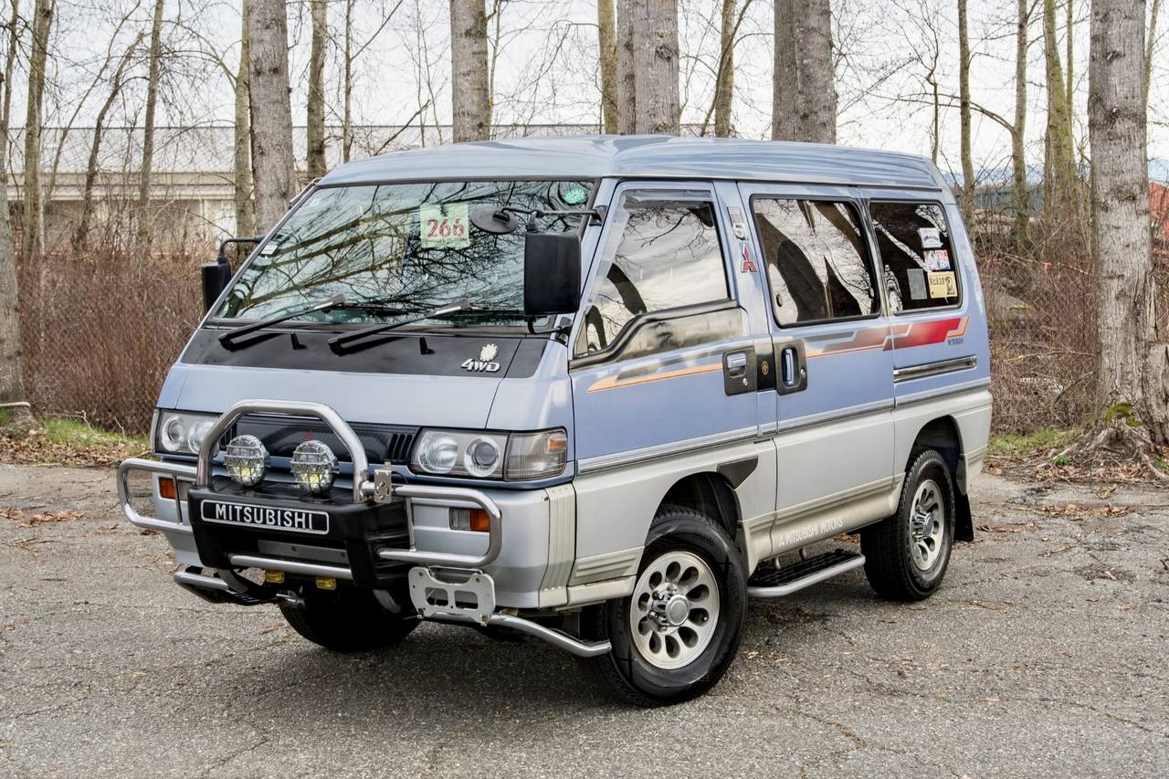 1993 Mitsubishi Delica Turbo Diesel 4WD, PS, PL, PW, Dual AC, 5MT