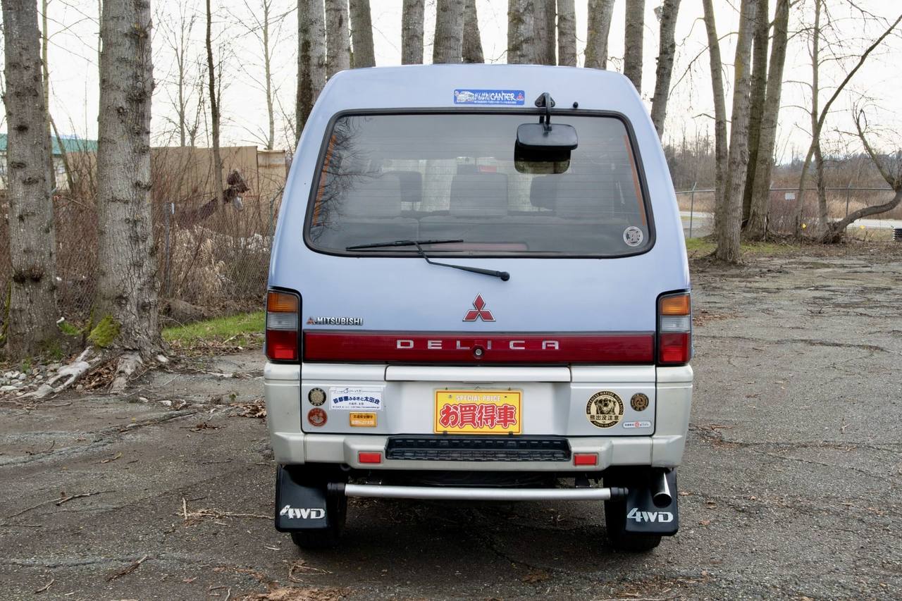 1993 Mitsubishi Delica Turbo Diesel 4WD, PS, PL, PW, Dual AC, 5MT