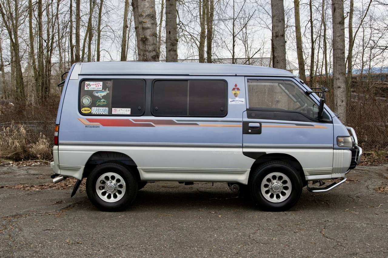 1993 Mitsubishi Delica Turbo Diesel 4WD, PS, PL, PW, Dual AC, 5MT