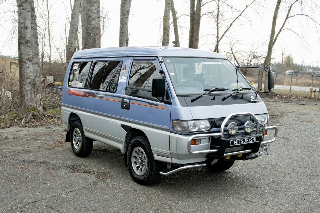 1993 Mitsubishi Delica Turbo Diesel 4WD, PS, PL, PW, Dual AC, 5MT