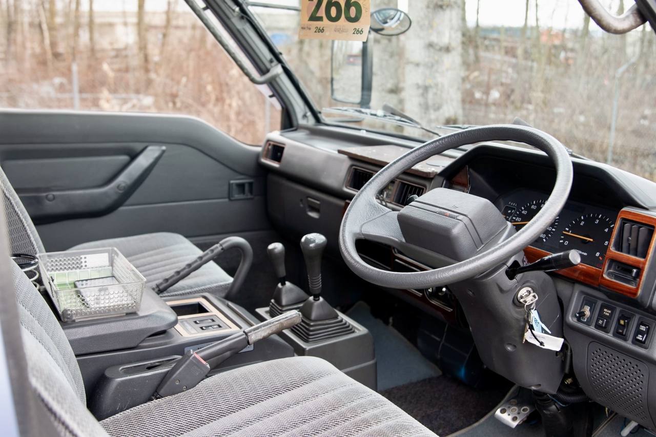1993 Mitsubishi Delica Turbo Diesel 4WD, PS, PL, PW, Dual AC, 5MT