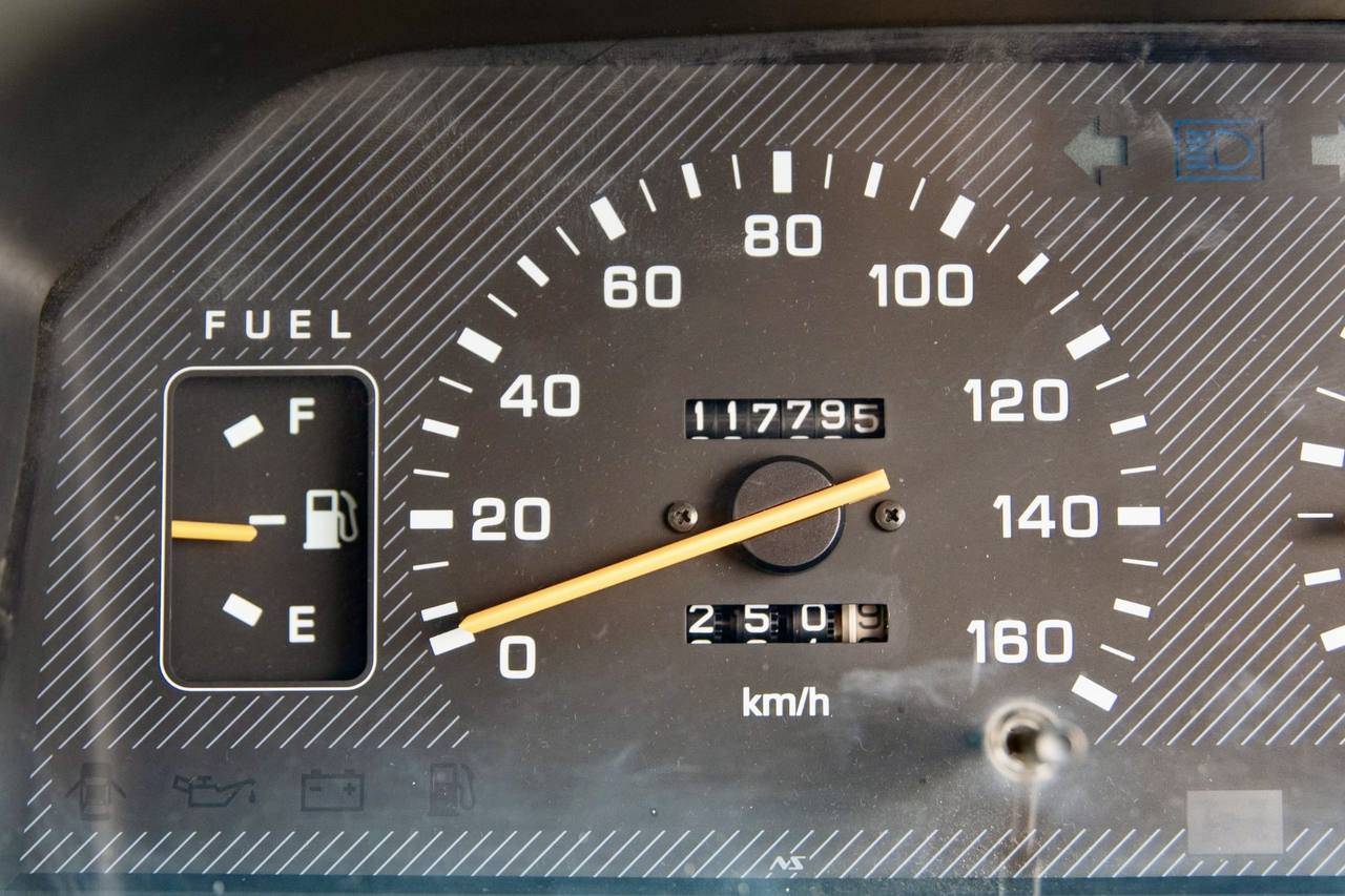 1993 Mitsubishi Delica Turbo Diesel 4WD, PS, PL, PW, Dual AC, 5MT