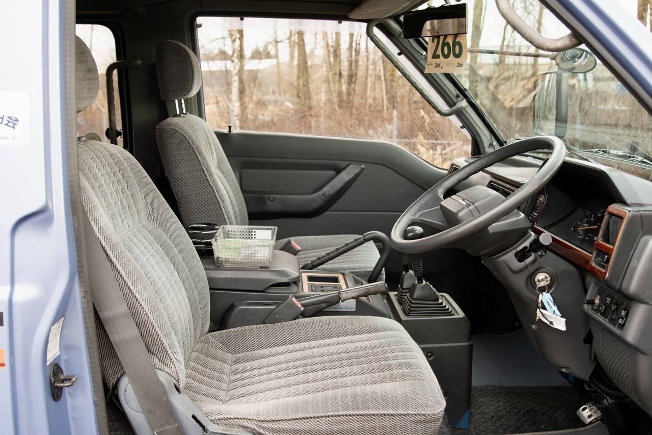 1993 Mitsubishi Delica Turbo Diesel 4WD, PS, PL, PW, Dual AC, 5MT