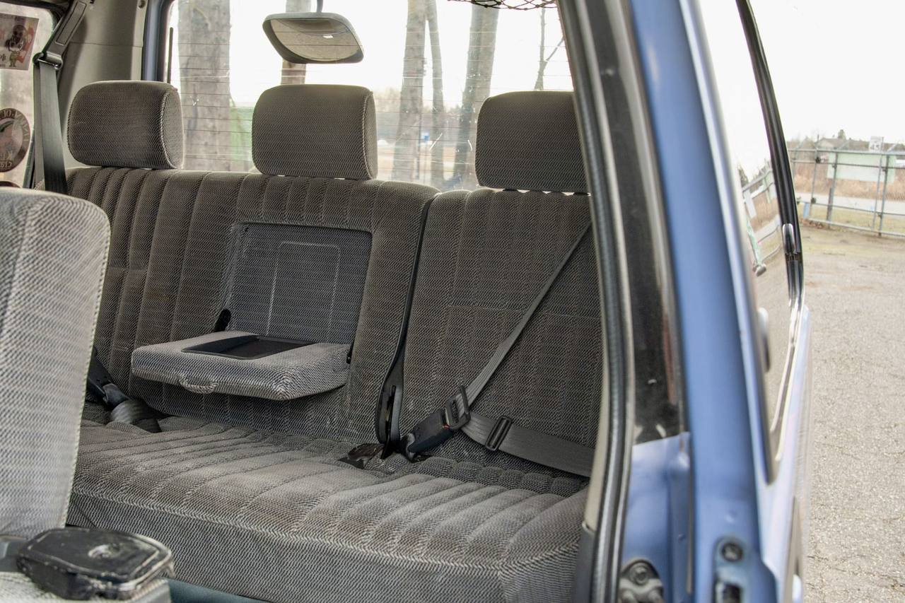 1993 Mitsubishi Delica Turbo Diesel 4WD, PS, PL, PW, Dual AC, 5MT