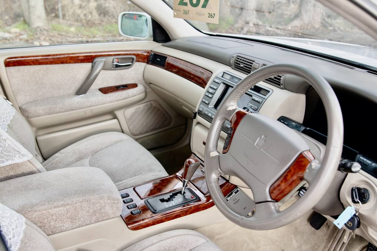 2001 Toyota Crown Majesta V8 RWD, PS, PW, AC, Aero Kit, Automatic