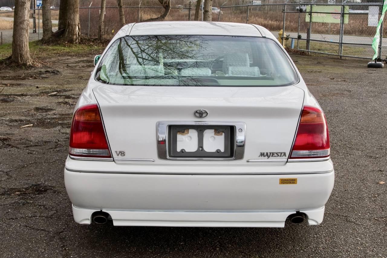 2001 Toyota Crown Majesta V8 RWD, PS, PW, AC, Aero Kit, Automatic