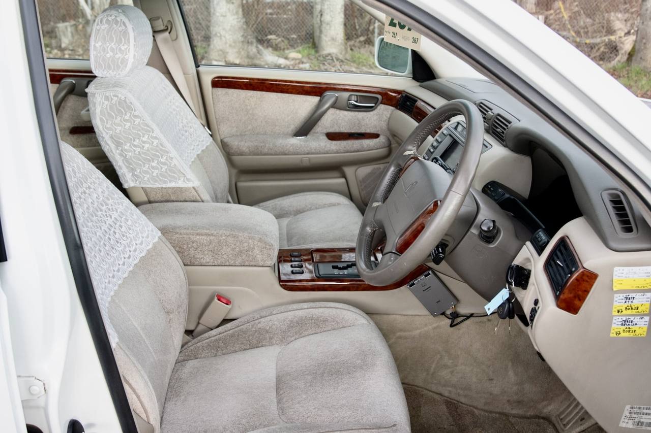 2001 Toyota Crown Majesta V8 RWD, PS, PW, AC, Aero Kit, Automatic