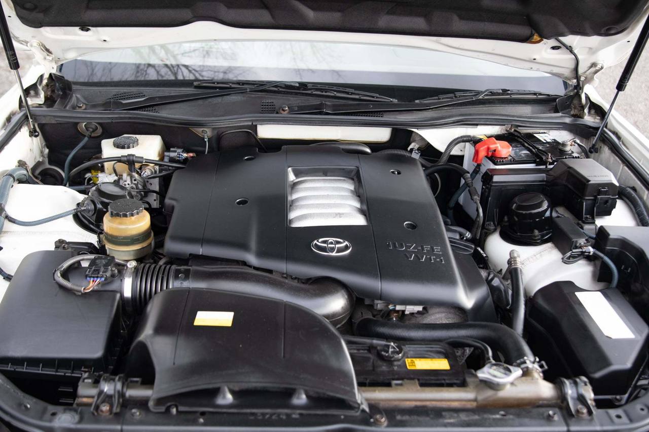 2001 Toyota Crown Majesta V8 RWD, PS, PW, AC, Aero Kit, Automatic
