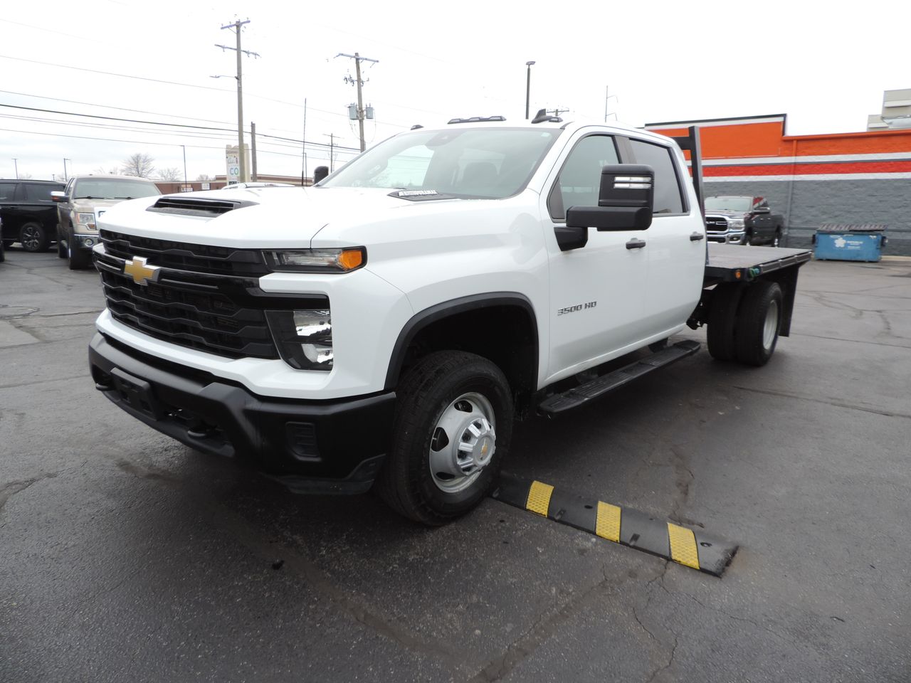 2024 Chevrolet Silverado 3500HD Crew Cab W/T Flatbed DRW 4WD