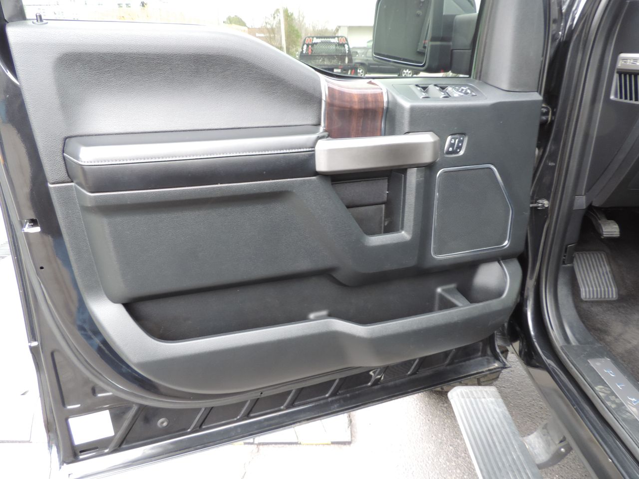 2015 Ford F-150 SuperCrew Platinum 4WD