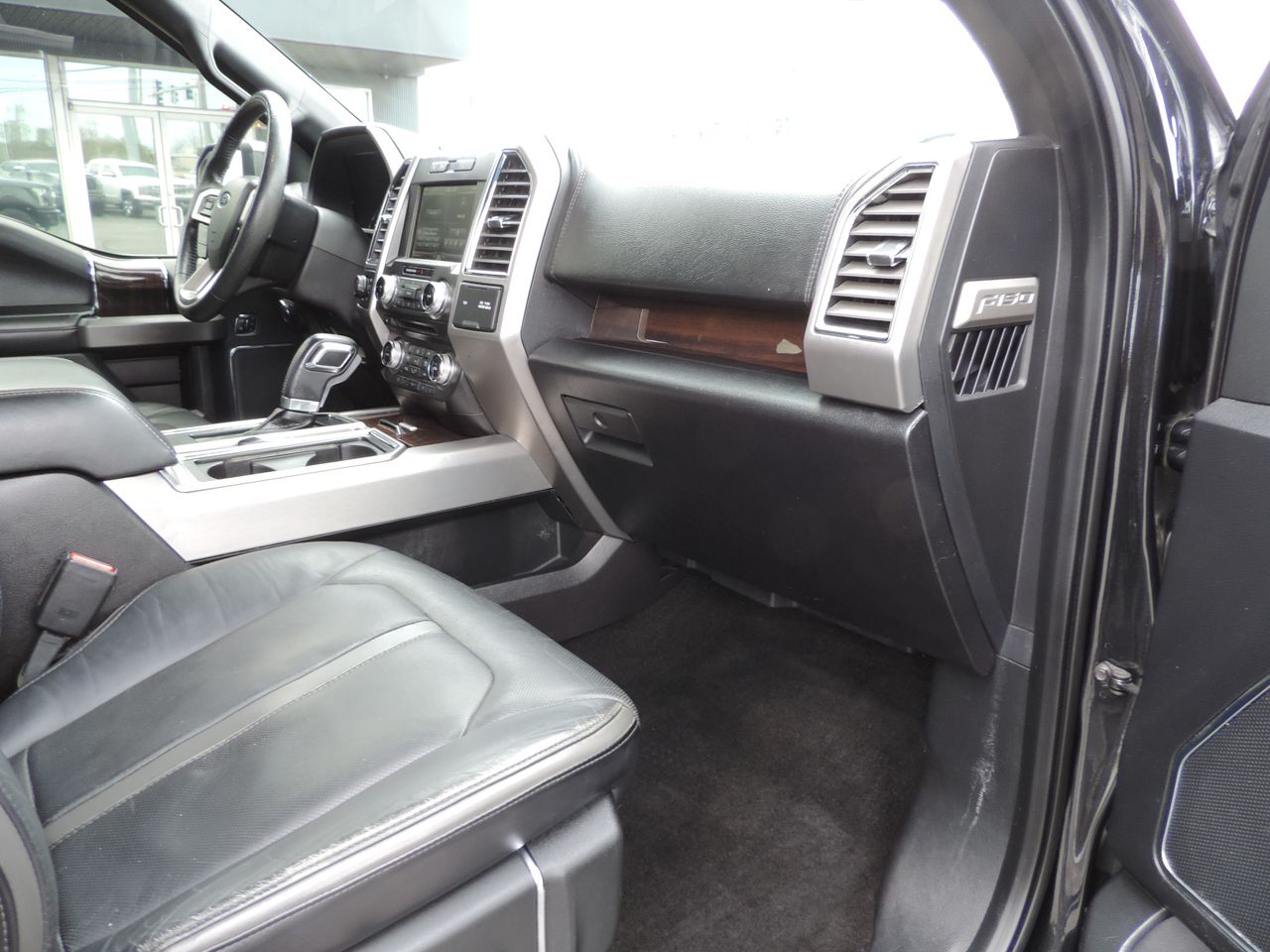 2015 Ford F-150 SuperCrew Platinum 4WD