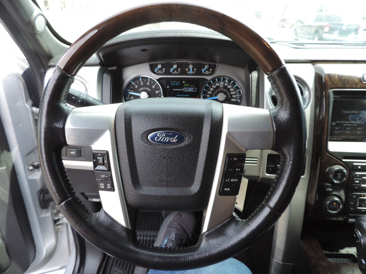 2014 Ford F-150 SuperCrew Platinum 4WD