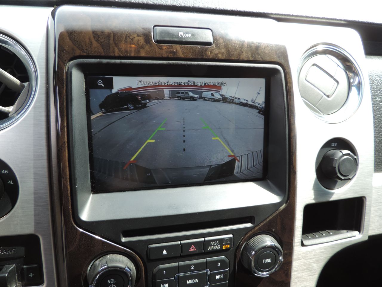 2014 Ford F-150 SuperCrew Platinum 4WD