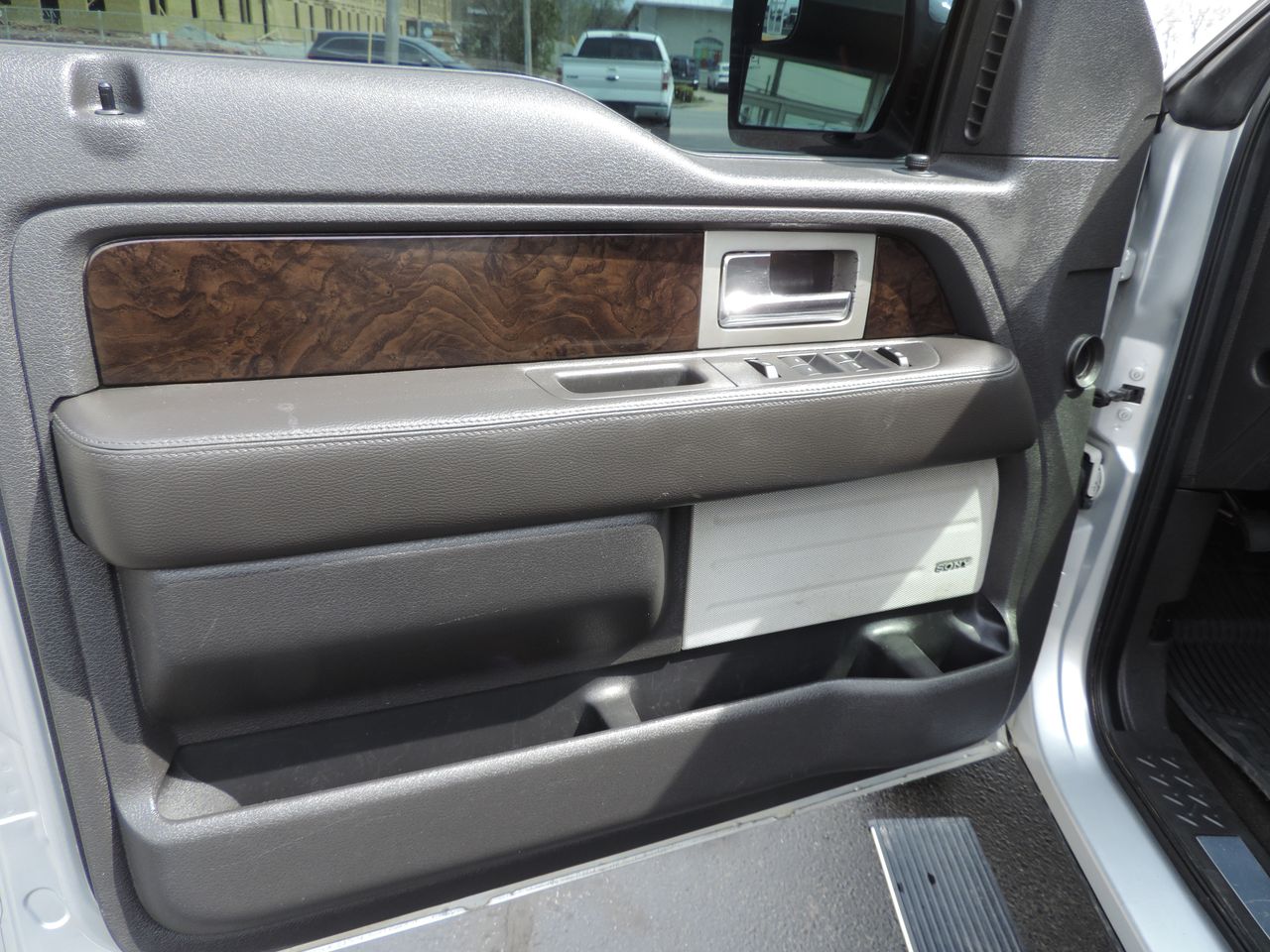 2014 Ford F-150 SuperCrew Platinum 4WD