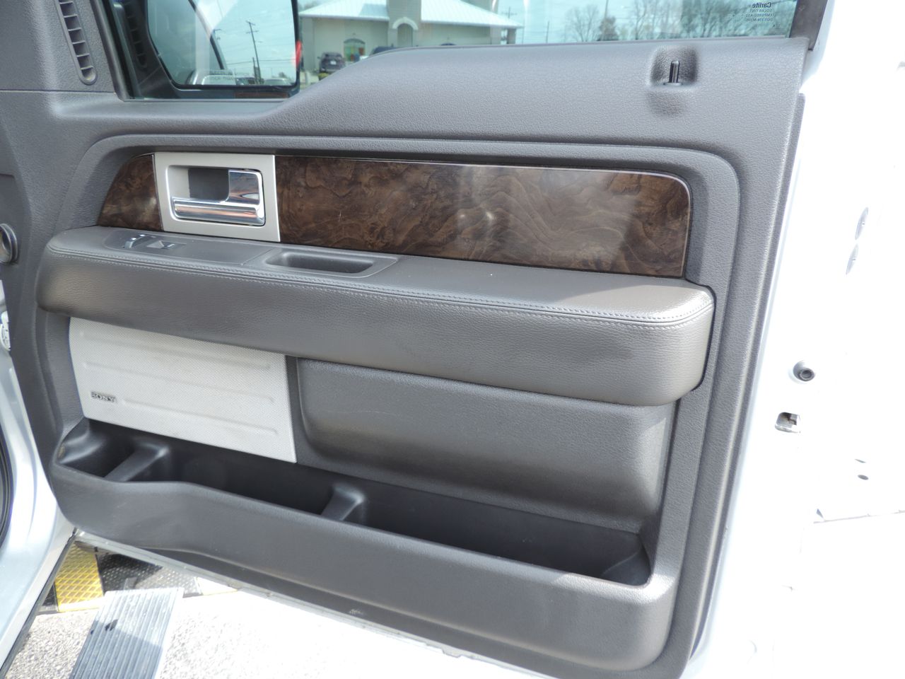 2014 Ford F-150 SuperCrew Platinum 4WD