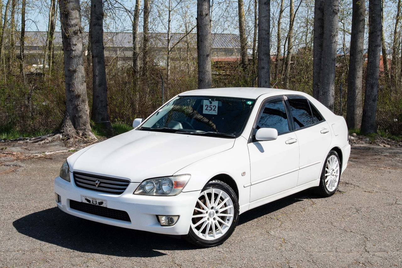 2001 Toyota Altezza X Edition RWD, PS, PW, AC, 5 Speed Manual