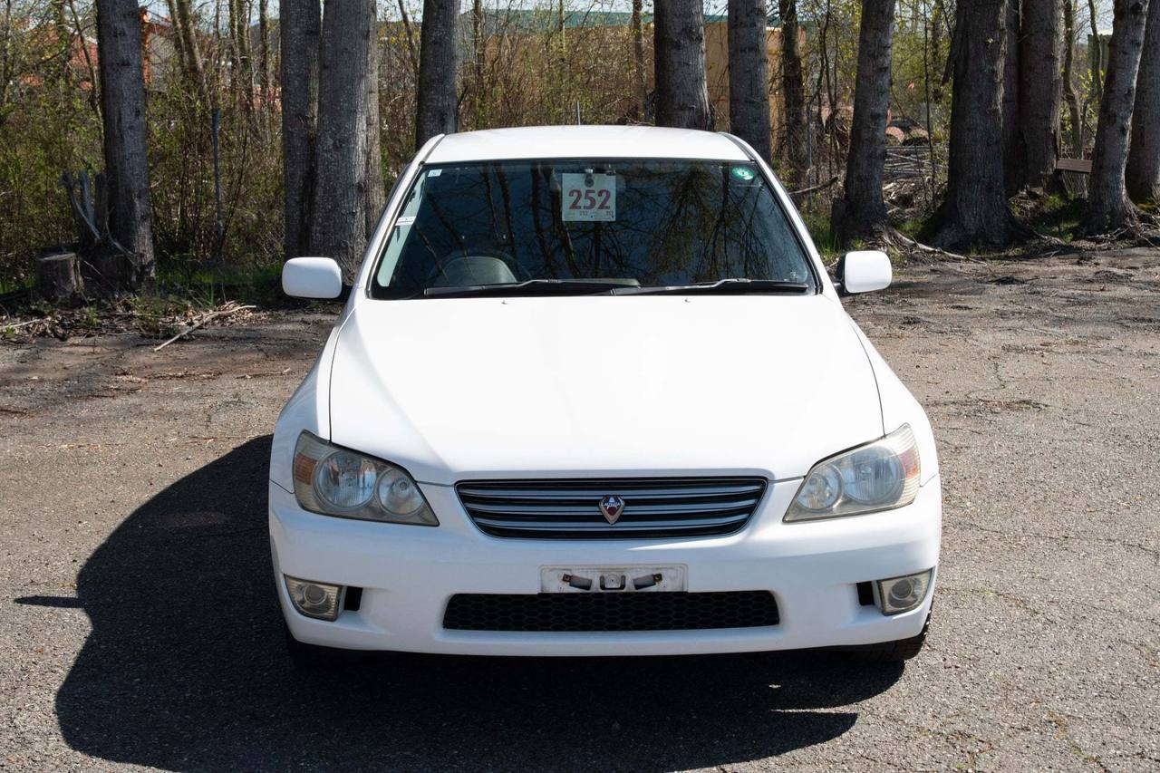 2001 Toyota Altezza X Edition RWD, PS, PW, AC, 5 Speed Manual