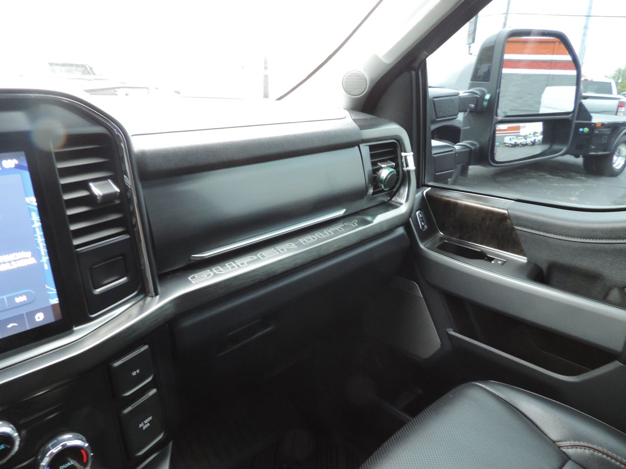 2024 Ford F-350 SD Crew Cab Lariat Flatbed DRW 4WD 