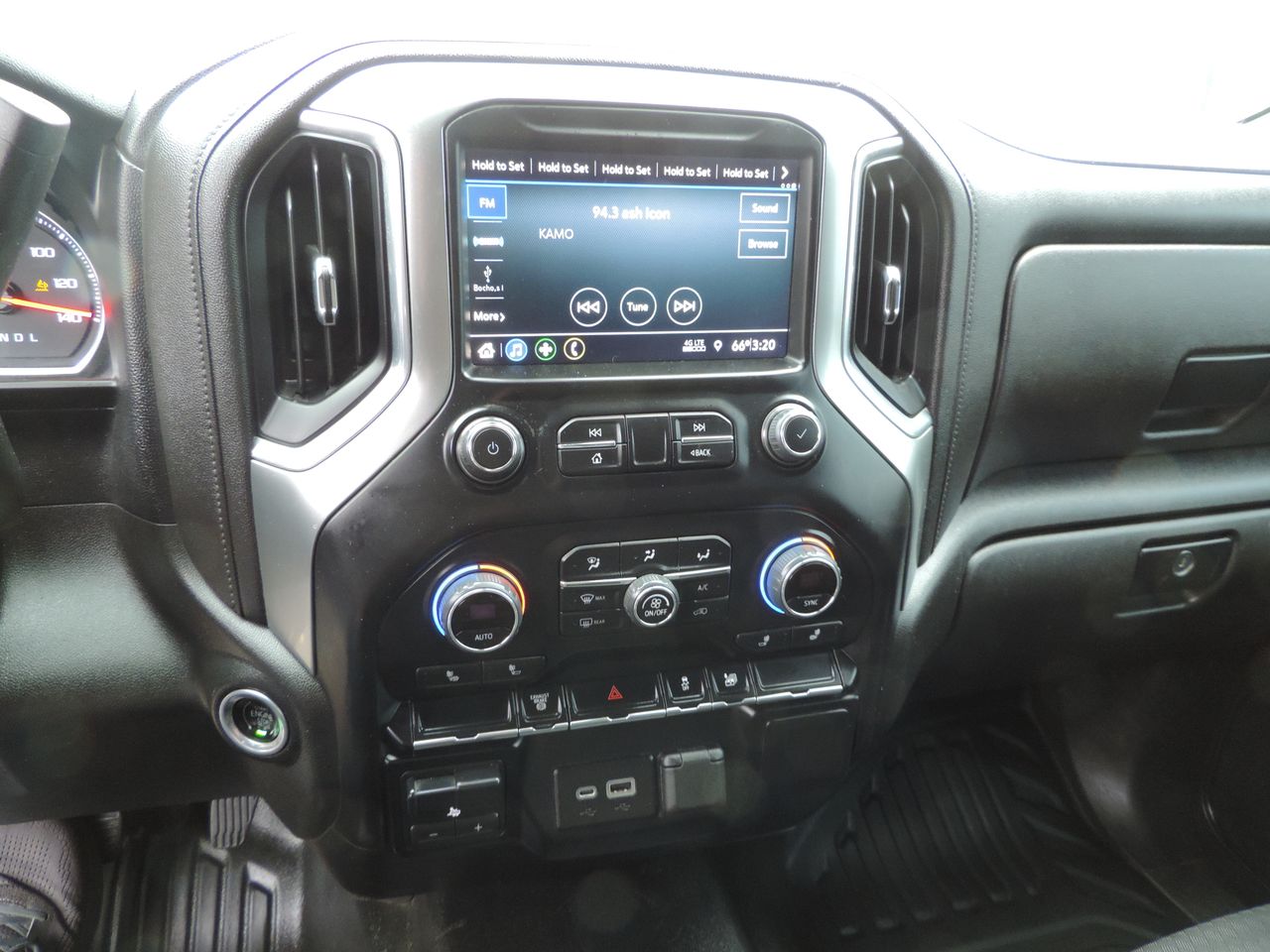 2022 Chevrolet Silverado 3500HD Crew Cab LT Flatbed DRW 4WD