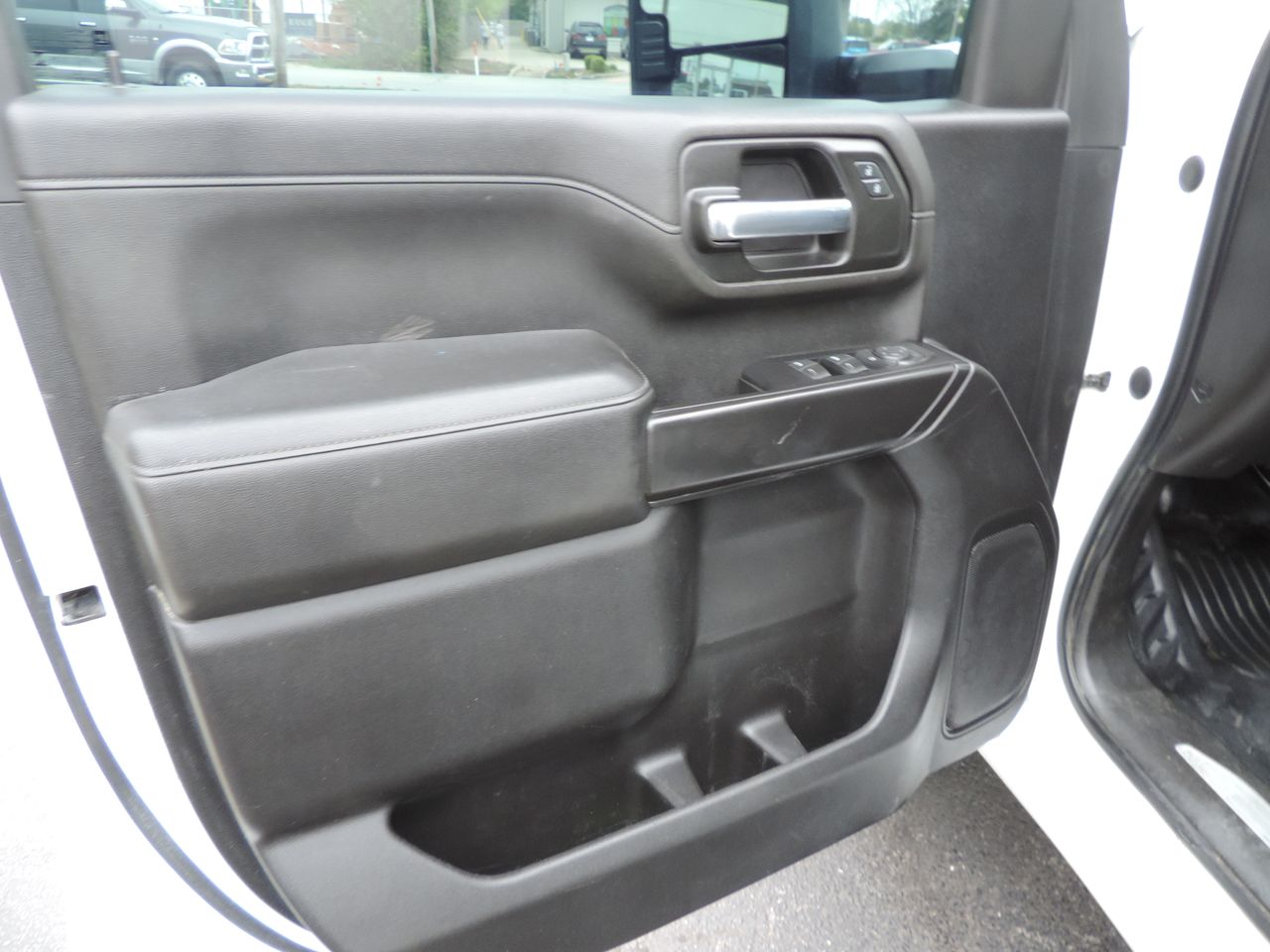 2022 Chevrolet Silverado 3500HD Crew Cab LT Flatbed DRW 4WD