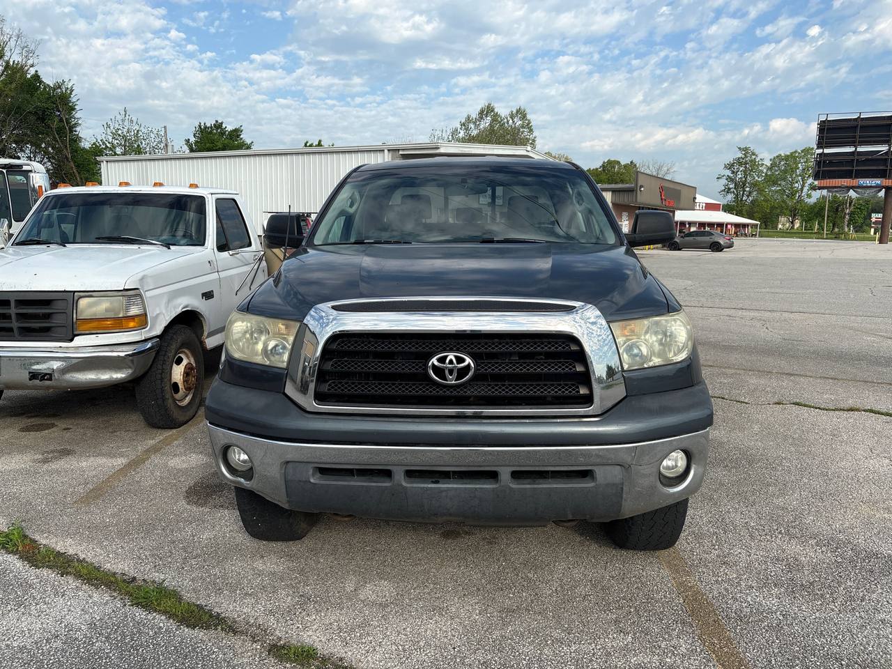 2008 Toyota Tundra Base Double Cab 5.7L 4WD