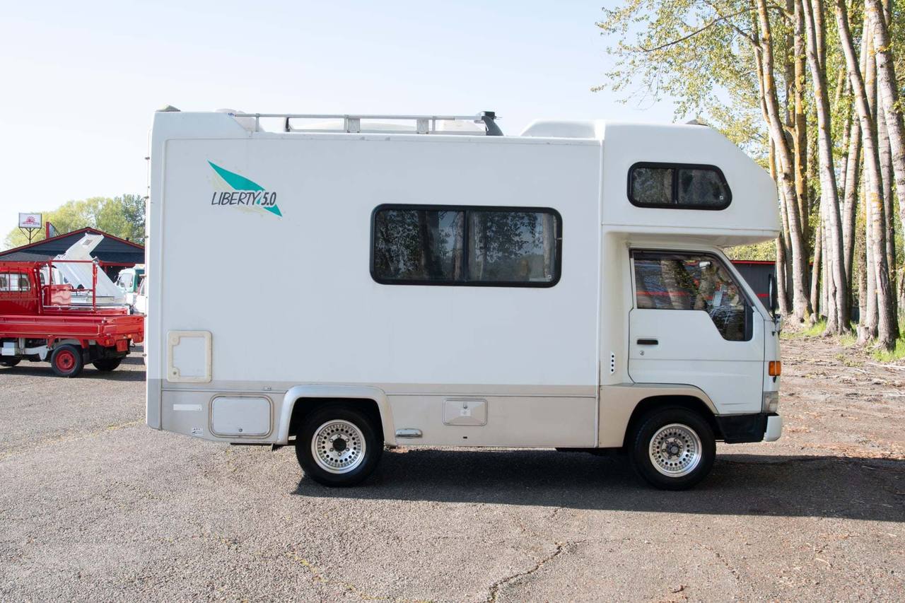 1998 Toyota Camroad Liberty 5.0 Camper 4WD, Bunk Beds, Stove, Auto