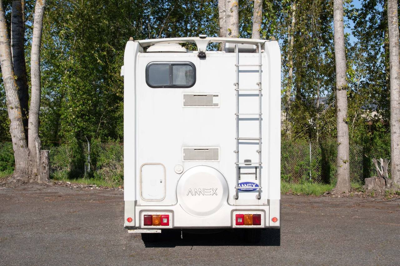 1998 Toyota Camroad Liberty 5.0 Camper 4WD, Bunk Beds, Stove, Auto