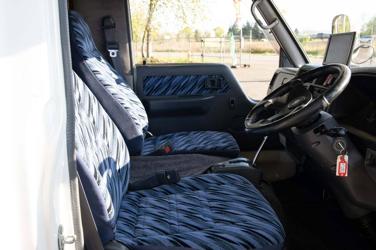 1998 Toyota Camroad Liberty 5.0 Camper 4WD, Bunk Beds, Stove, Auto