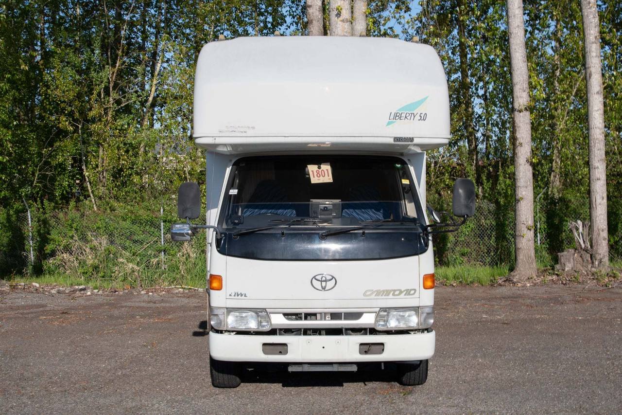 1998 Toyota Camroad Liberty 5.0 Camper 4WD, Bunk Beds, Stove, Auto