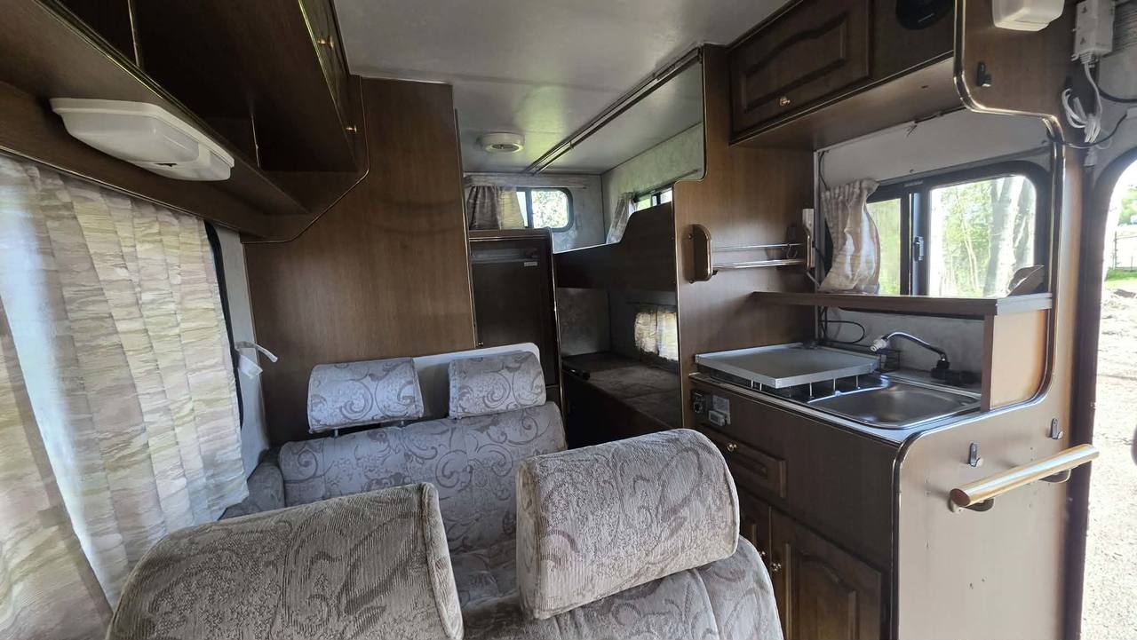 1998 Toyota Camroad Liberty 5.0 Camper 4WD, Bunk Beds, Stove, Auto