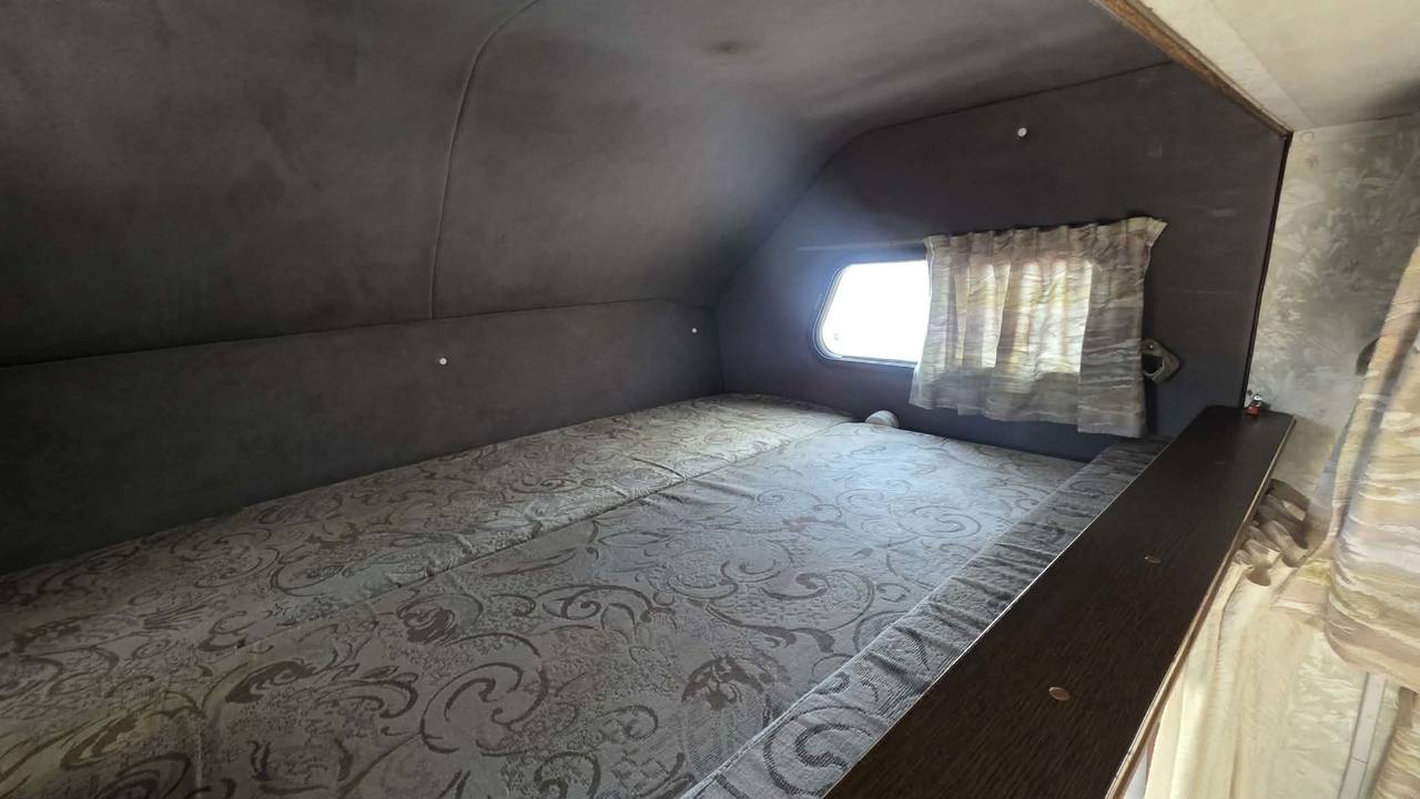 1998 Toyota Camroad Liberty 5.0 Camper 4WD, Bunk Beds, Stove, Auto
