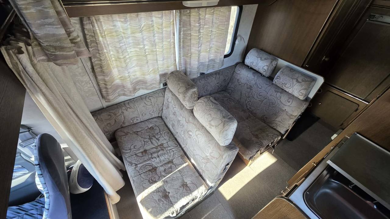 1998 Toyota Camroad Liberty 5.0 Camper 4WD, Bunk Beds, Stove, Auto
