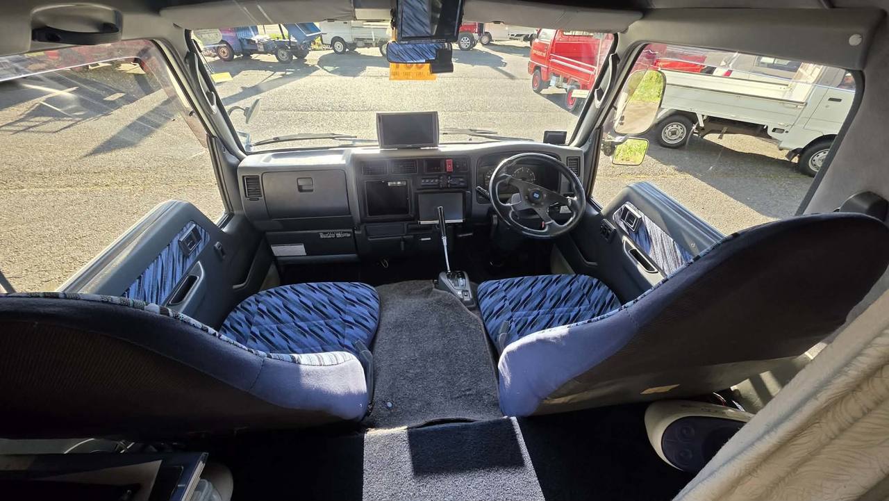 1998 Toyota Camroad Liberty 5.0 Camper 4WD, Bunk Beds, Stove, Auto