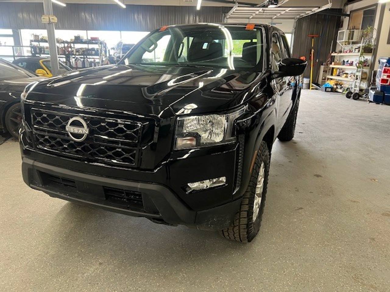 2022 Nissan Frontier SV Crew Cab 4WD