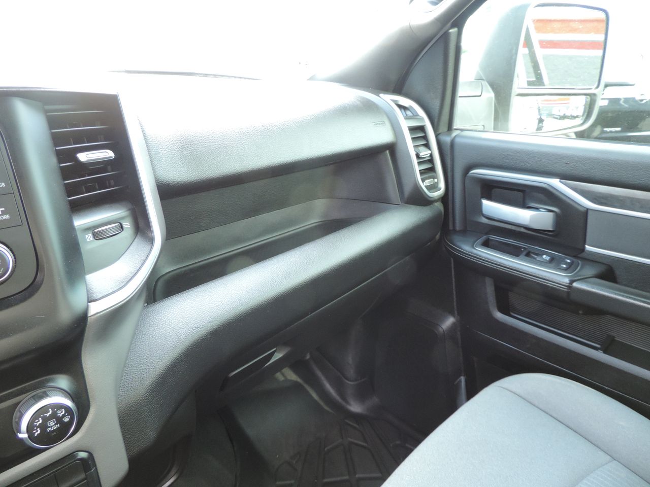 2024 RAM 3500 Crew Cab SLT Flatbed DRW 4WD