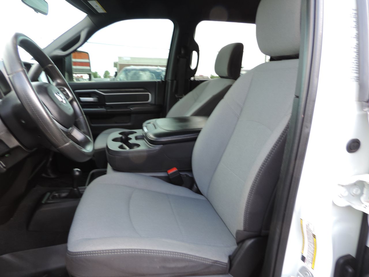 2024 RAM 3500 Crew Cab SLT Flatbed DRW 4WD