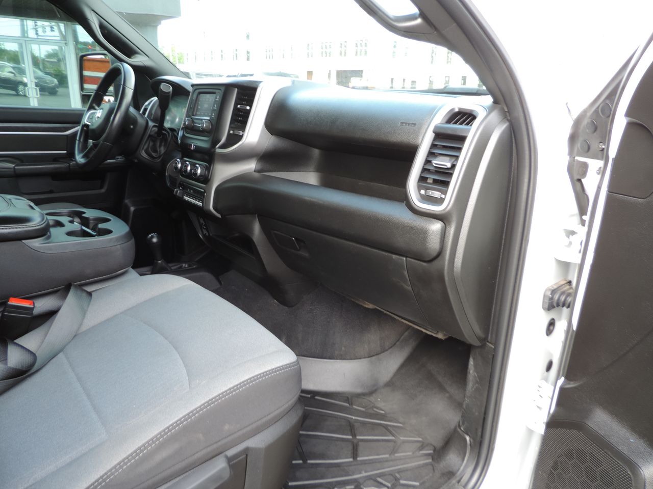 2024 RAM 3500 Crew Cab SLT Flatbed DRW 4WD